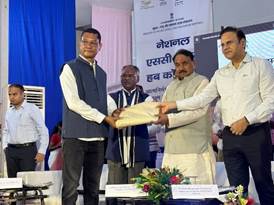 A beneficiary of NSSH scheme felicitated by Hon’ble Union Minister of State, Ministry of MSME during the NSSH Conclave at Gumla on 18th August, 2023.